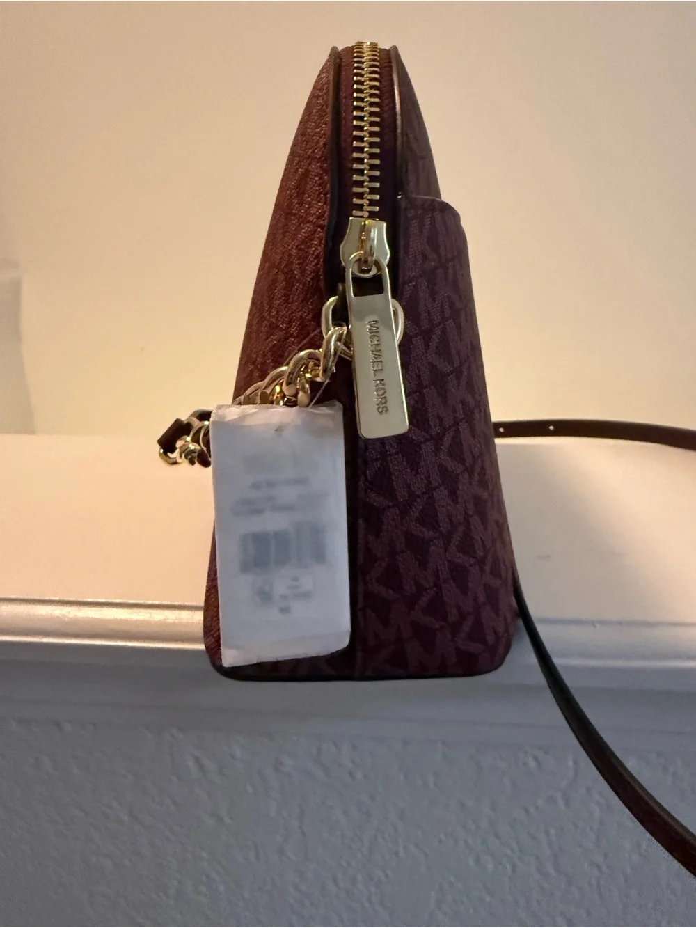 Michael Kors Jet Set Travel Medium Logo Dome Crossbody Bag in oxblood/cherry mon